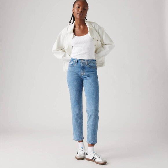 Levi's WEDGIE Straight Fit High Waist Button Fly Jeans Size 26 Medium Wash Denim - Picture 1 of 11